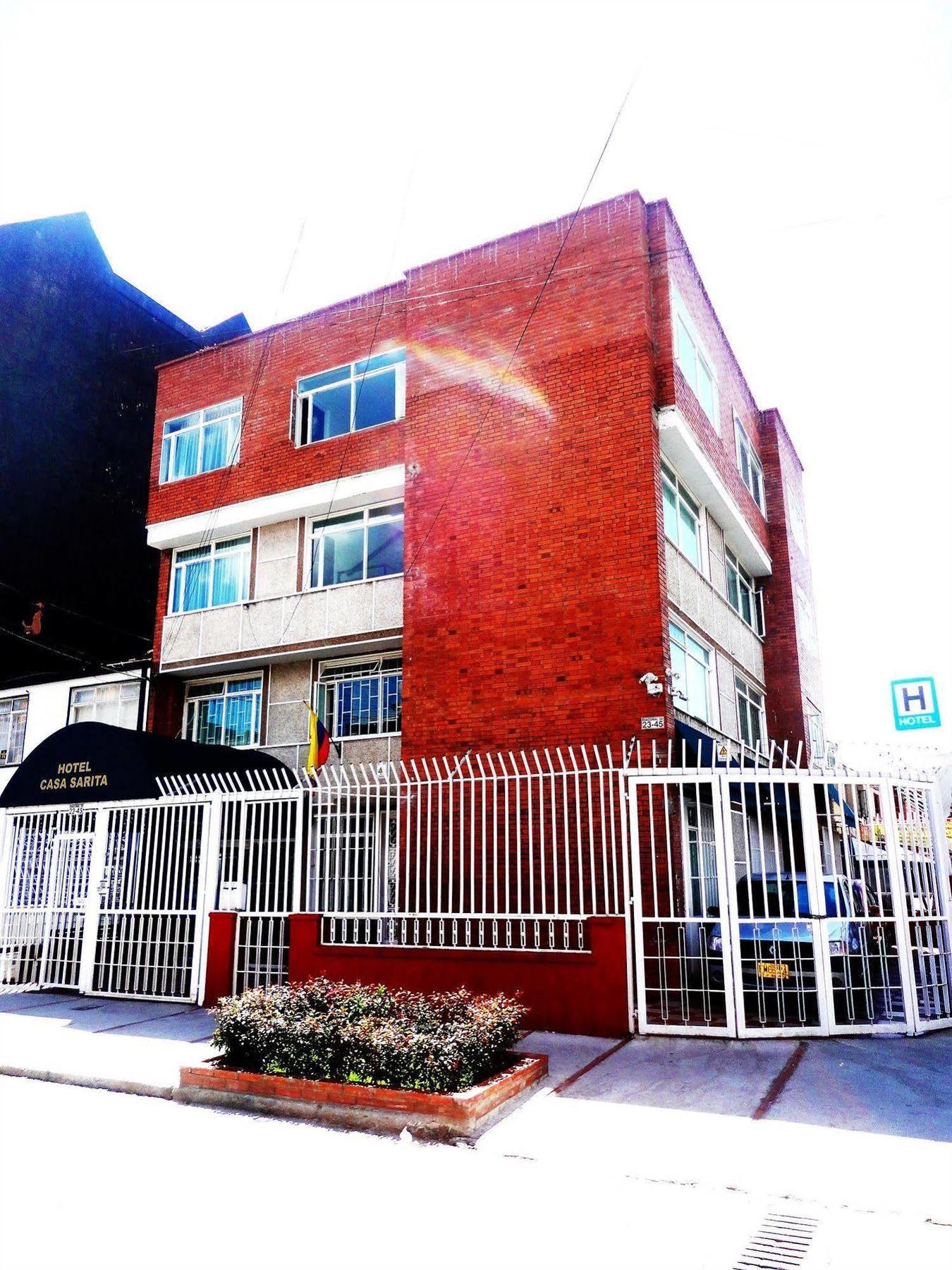 Hotel Casa Sarita Bogota Bagian luar foto